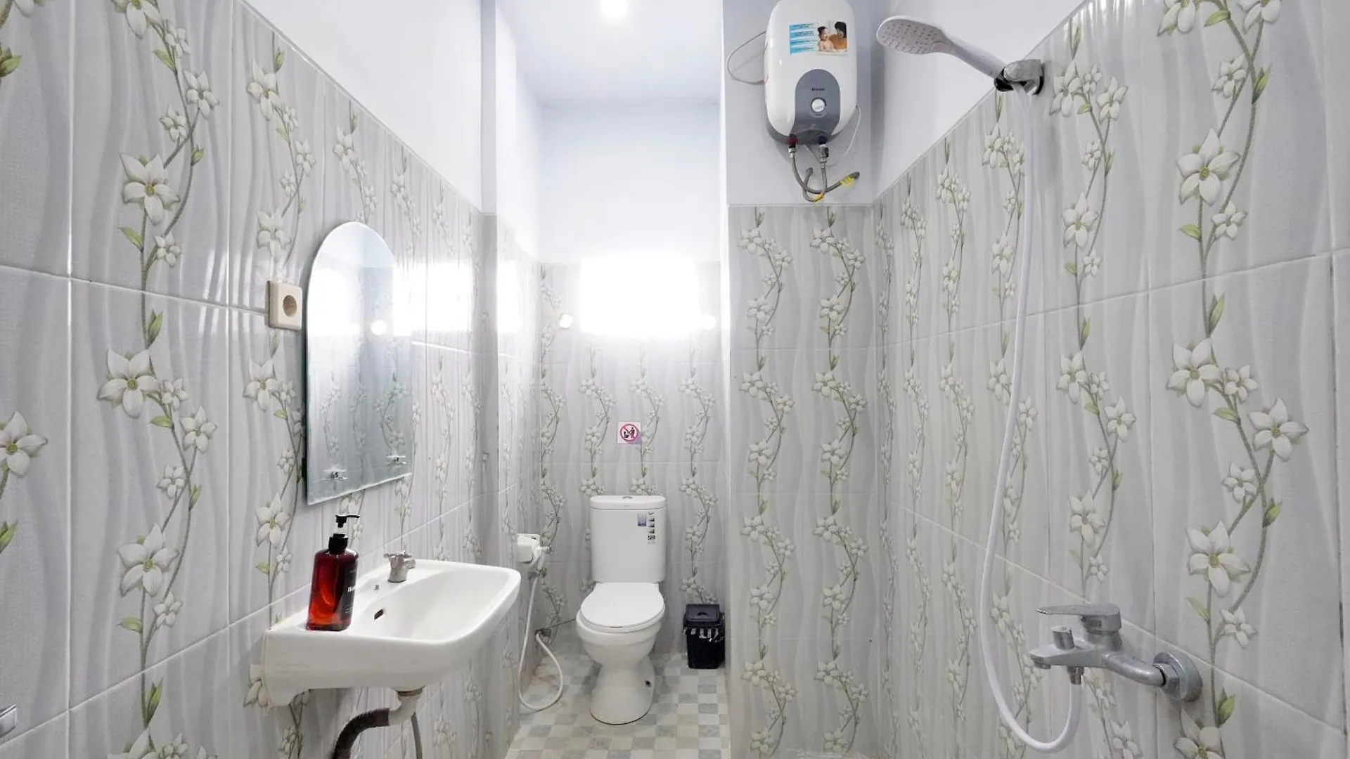 Kamar Kodel2 Apt Seminyak Apartament